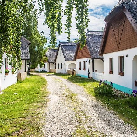 Bohem Birtok Es Csarda Hotel Zamárdi Buitenkant foto