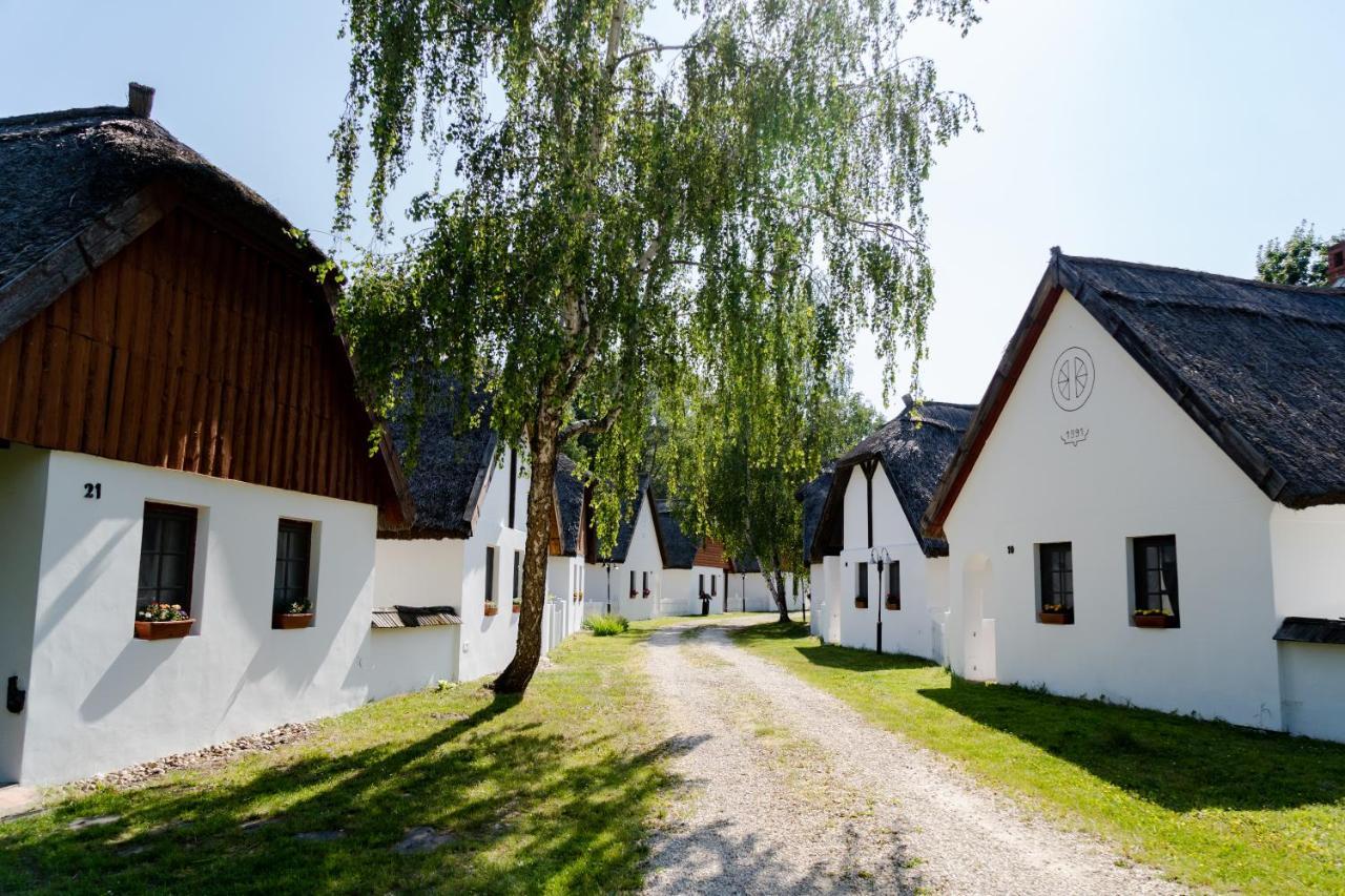 Bohem Birtok Es Csarda Hotel Zamárdi Buitenkant foto