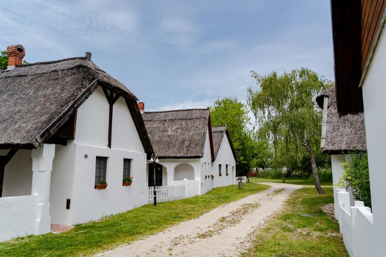 Bohem Birtok Es Csarda Hotel Zamárdi Buitenkant foto