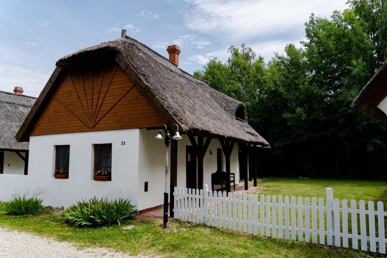 Bohem Birtok Es Csarda Hotel Zamárdi Buitenkant foto