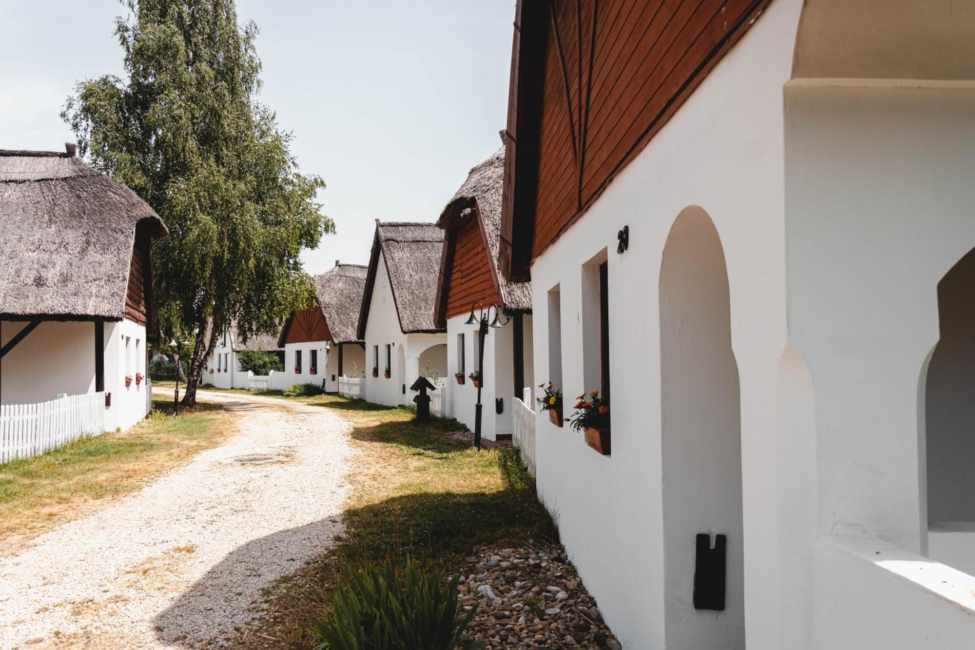 Bohem Birtok Es Csarda Hotel Zamárdi Buitenkant foto