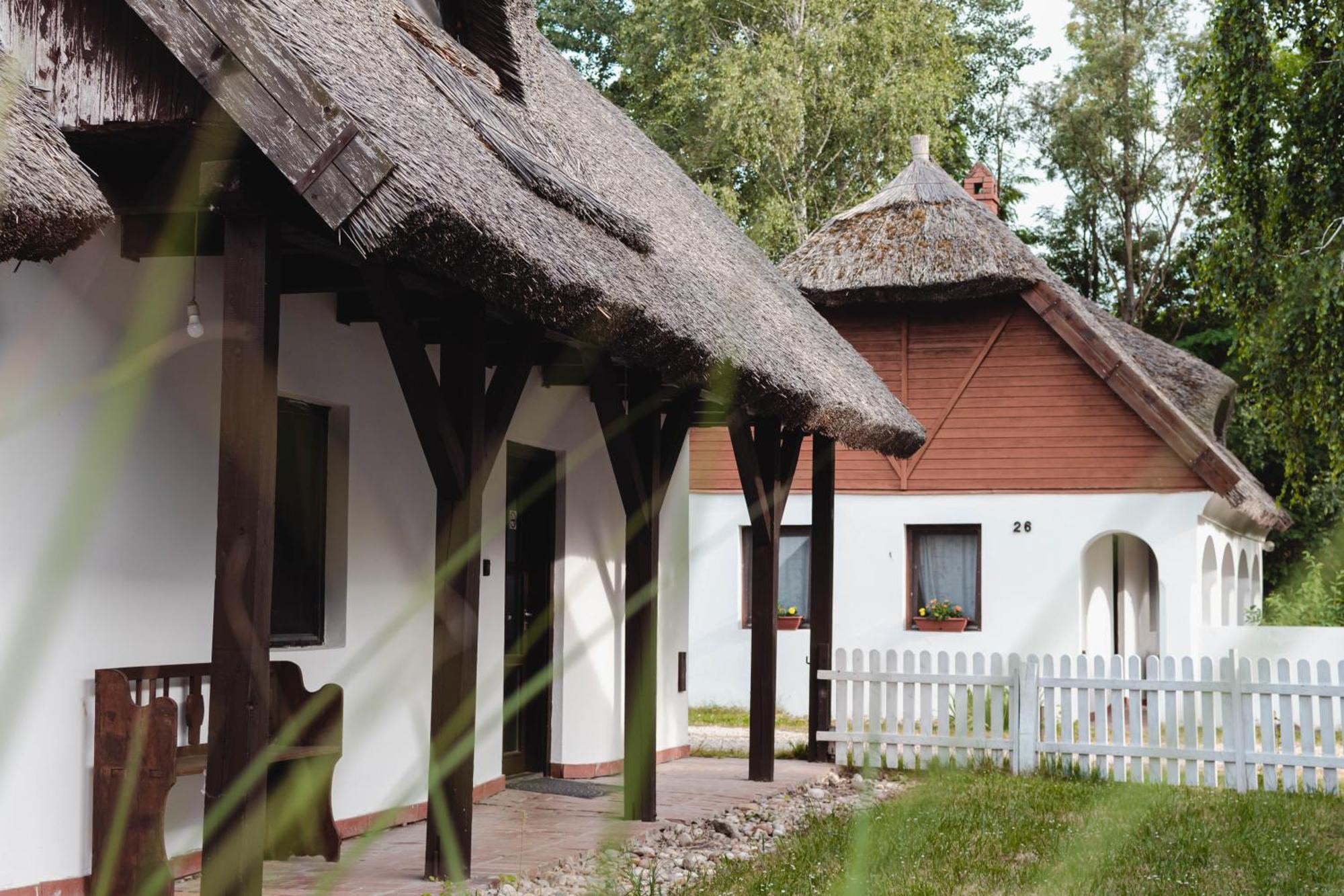 Bohem Birtok Es Csarda Hotel Zamárdi Buitenkant foto