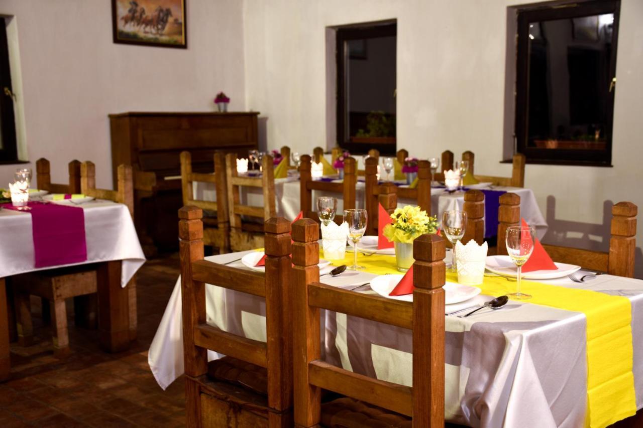 Bohem Birtok Es Csarda Hotel Zamárdi Buitenkant foto